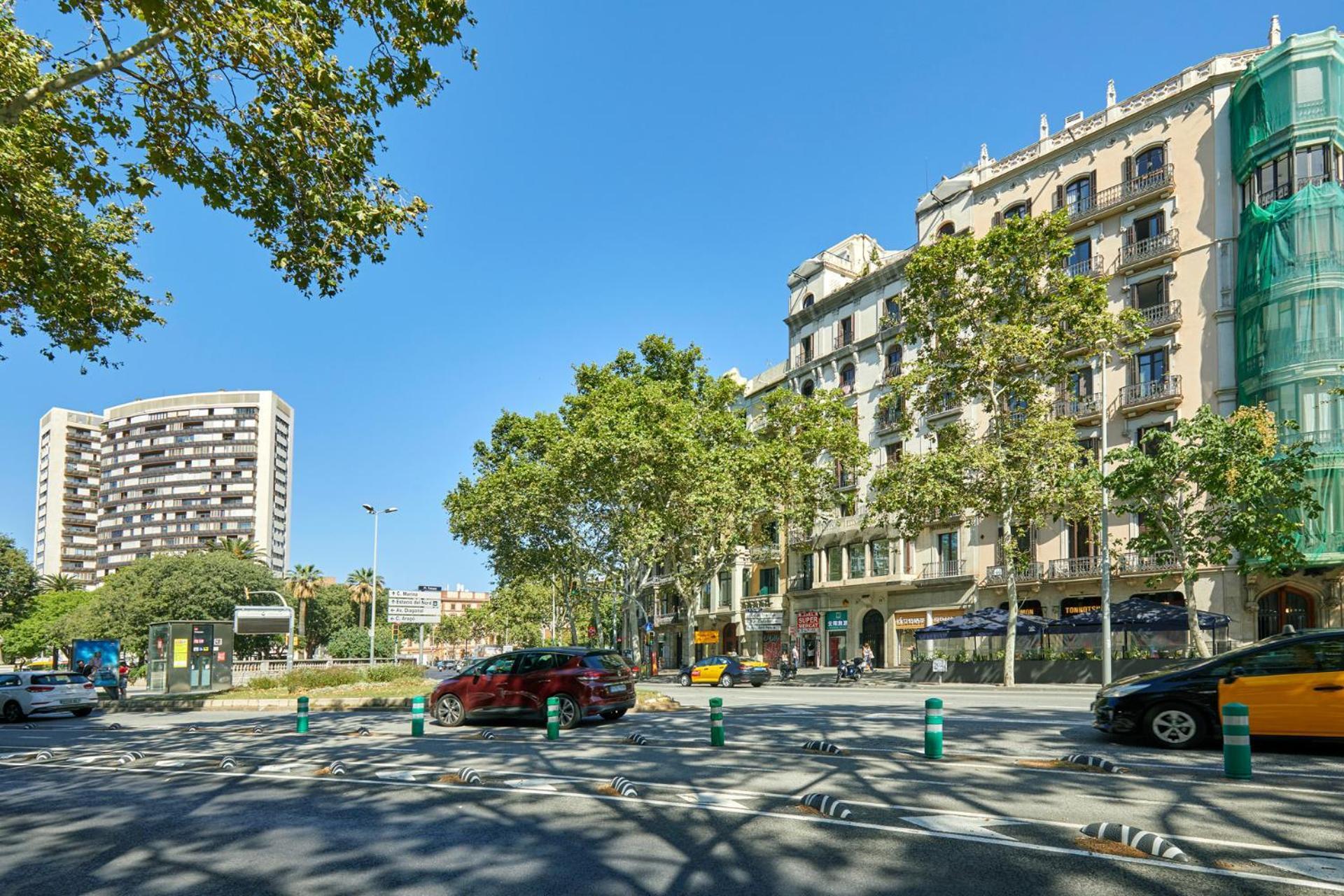Classic Catalan Family With Balcony By Maison Pinata * Barcelona